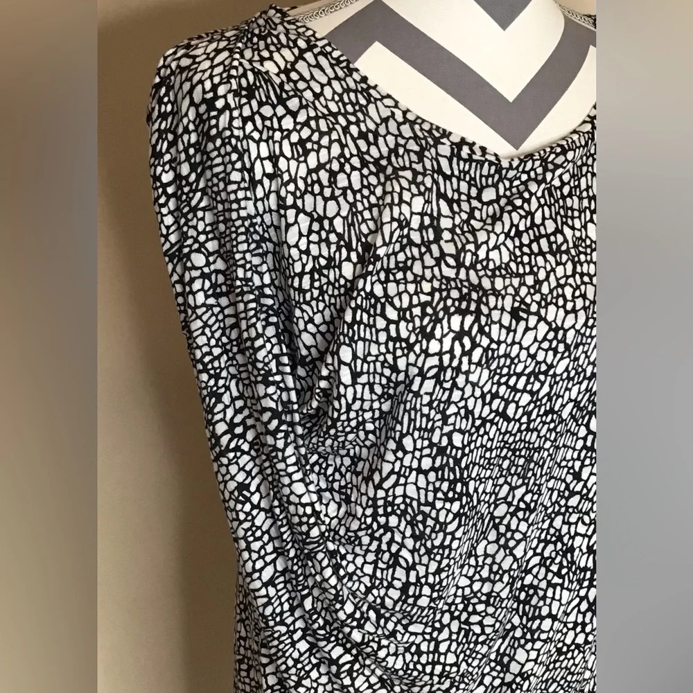Apt 9 Sleeveless Black and White Patterned Women's Top - Picture 2 of 12